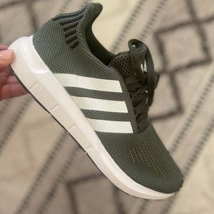 Adidas Swift Run women’s 7 -Olive Green